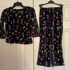 Soft & Cozy Nutcracker 2 piece lounge/ pajama set child size 8-10